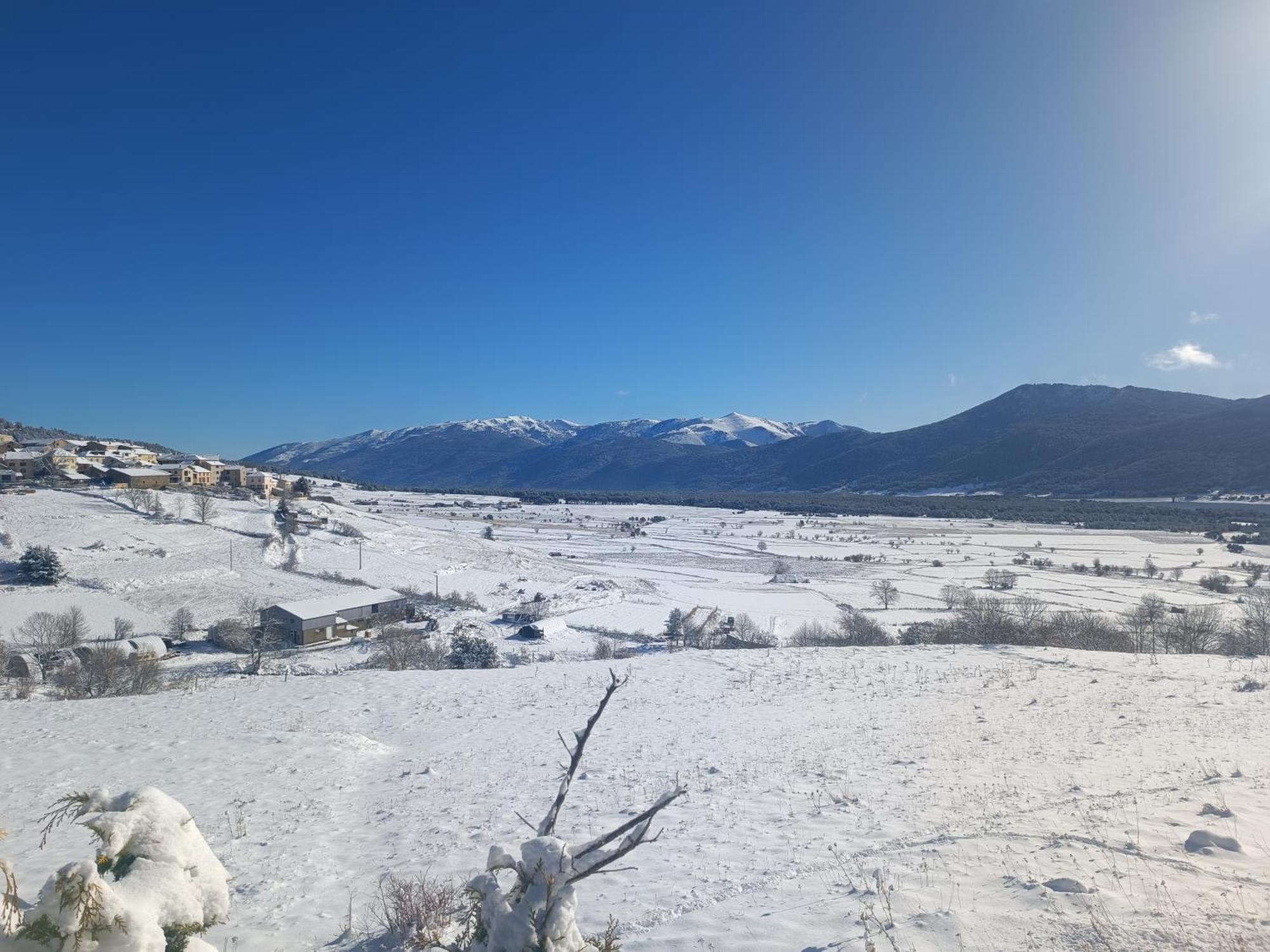 Chalet Pres Des Pistes Avec Vue Panoramique Les Angles  Eksteriør billede