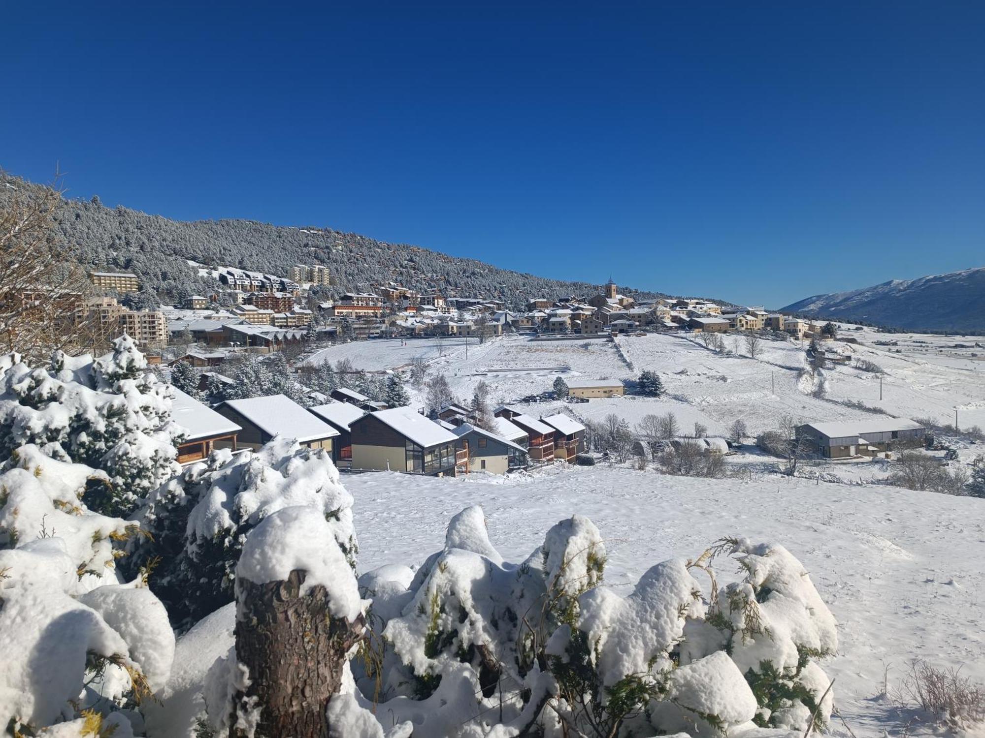 Chalet Pres Des Pistes Avec Vue Panoramique Les Angles  Eksteriør billede